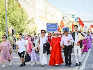 В Якутске порядка 2 тысяч человек объединило шествие-парад в День семьи, любви и верности
