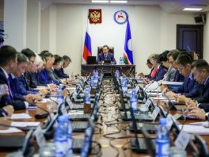 Айсен Николаев поблагодарил правительство республики за подготовку к президиуму Госсовета РФ и ВЭФ