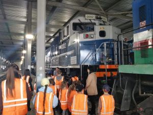 Участники летней площадки побывали с экскурсией в локомотивном депо «Железных дорог Якутии»