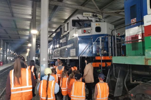Участники летней площадки побывали с экскурсией в локомотивном депо «Железных дорог Якутии»
