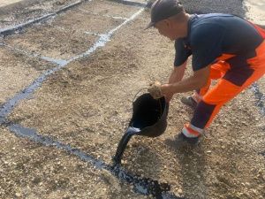 В округах Якутска проводят работы по ямочному ремонту