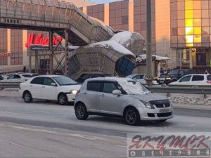 Падение снега с надземного перехода: кто ответит за повреждение авто? 