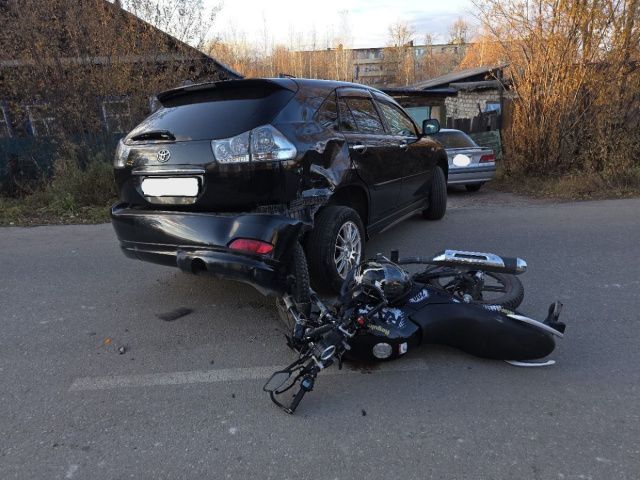 13-летний мотоциклист попал под колеса иномарки. Подросток госпитализирован