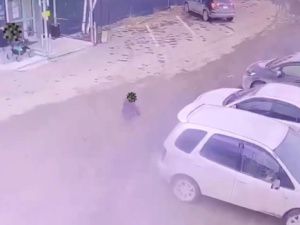 В Якутске водитель "Toyota Corolla Spacio" наехал на двухлетнего ребёнка — малыш в больнице с переломами