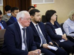 Евгений Григорьев озвучил предложения Якутска в проект республиканского бюджета на 2023 год