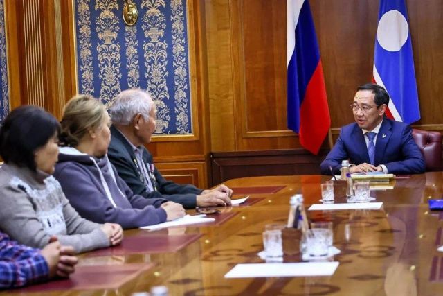 Глава Якутии встретился с родственниками Героя России Дмитрия Егорова