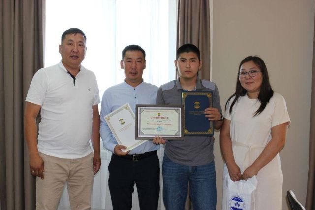 В Чурапчинском улусе вернувшемуся со спецоперации контрактнику подарили 50 тысяч рублей