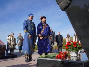 В Хабаровске участники «Поезда дружбы» возложили цветы к мемориалу «Победа на Востоке»