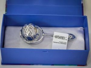 Дети, родившиеся в Якутии сегодня, получат серебряные погремушки