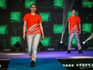 Очертания крыла стерха нанесли на экипировку участников эстафеты огня VIII игр «Дети Азии»