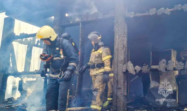 В Якутии во время пожара в частном доме погиб 4-летний мальчик