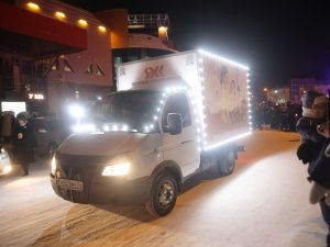 Праздничное шествие автоколонны состоялось впервые на зажжении новогодней ёлки Якутска