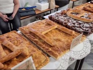 Поздравление из пирогов сделали в честь Дня учителя в Якутске