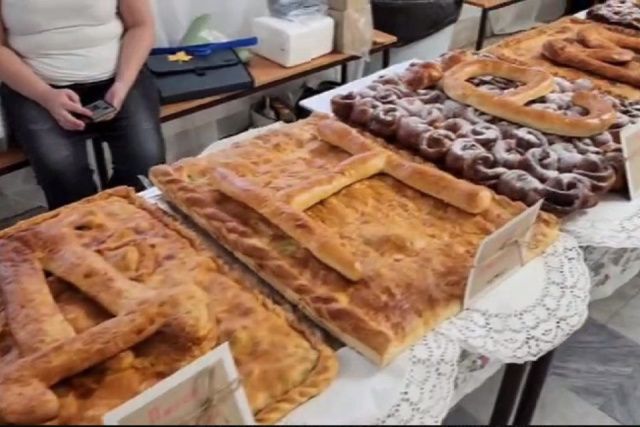 Поздравление из пирогов сделали в честь Дня учителя в Якутске