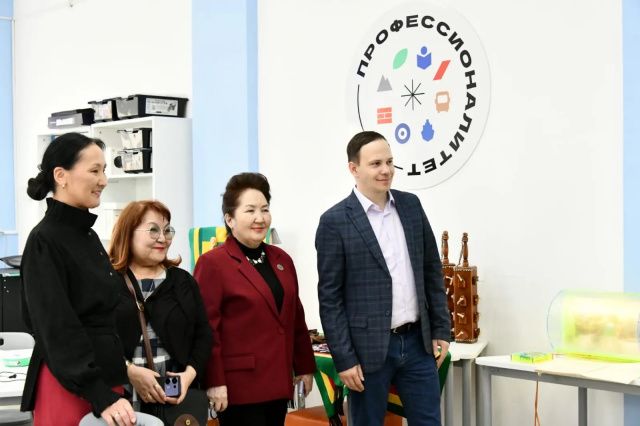 Руководитель Федерального центра развития воспитания в системе СПО Данил Уфимцев провёл семинар для педагогов колледжей Якутии 