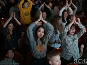 «Ёлки последние» первыми посмотрели школьники из Якутии