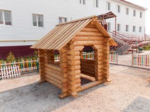 В исправительной колонии № 3 производят домики для детских игровых площадок 