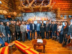 Глава Якутии провел в Оймяконе выездное совещание по развитию туризма