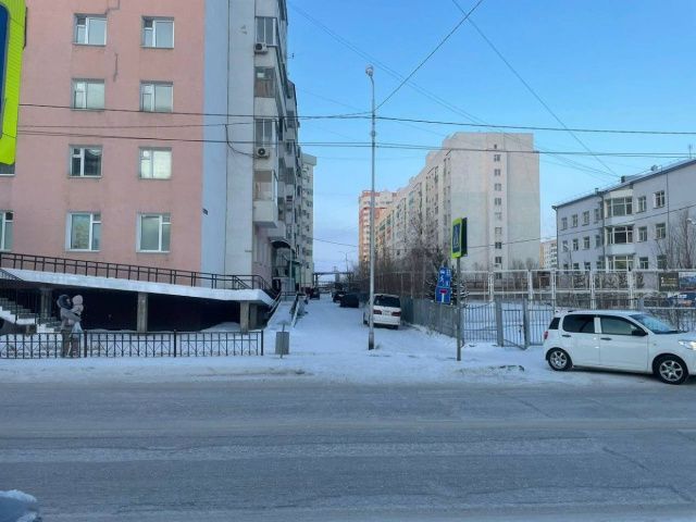 В Якутске неустановленный водитель совершил наезд на 10-летнего мальчика