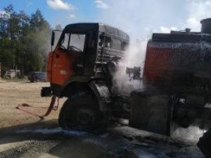 В Горном улусе загорелся бензовоз с дизельным топливом