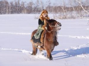 Интервью-перформанс с единственной эстрадной певицей Якутии с консерваторским образованием - Хотун Арылы