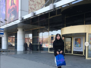 Бровастая Анжелика решила покорить города России?