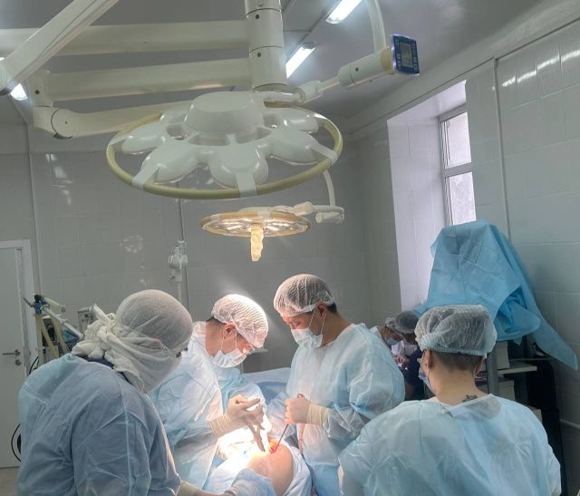 Мобильные хирурги Якутии проводят операции в Алданском районе