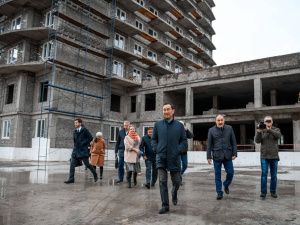 Айсен Николаев: «К 2024 году должна быть переселена почти треть города Ленска»