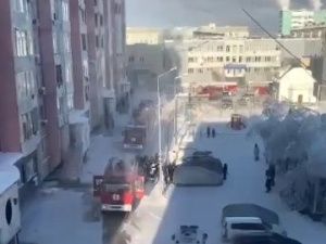 Пожар в 202 микрорайоне: в больницу доставили двух детей!