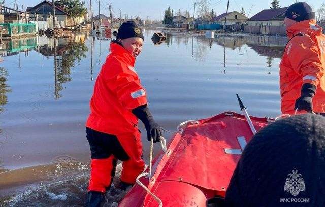 Ледоход на реке Лене застрял у намского села Арбын