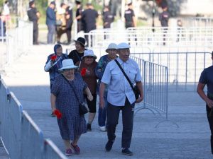 Якутяне нескончаемым потоком идут проститься с Михаилом Николаевым