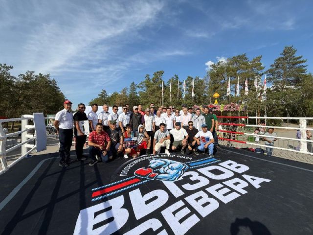 Евгений Григорьев поздравляет якутян с Международным днём бокса