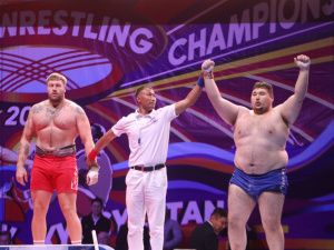 Якутский мас-рестлер Евгений Попов впервые стал абсолютным чемпионом мира