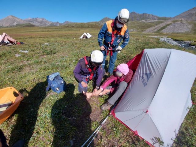 В Якутии туристку эвакуировали вертолетом