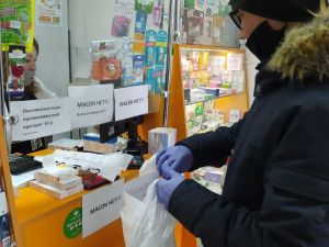 В Якутске волонтеры оказывают помощь пожилым людям