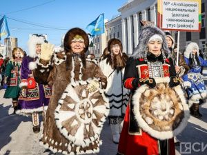 В Якутии ко Дню народного мастера приурочили шествие в национальных костюмах