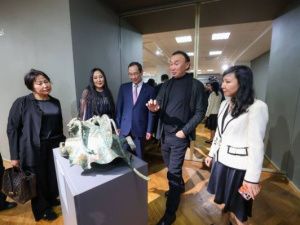 В Якутске открылась выставка всемирно известного скульптора Даши Намдакова