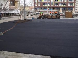 Во дворе по улице Ойунского Якутска завершаются работы по благоустройству