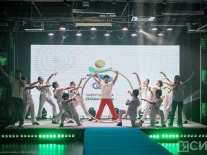 Очертания крыла стерха нанесли на экипировку участников эстафеты огня VIII игр «Дети Азии»