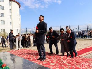 К памятнику Дмитрию Коркину возложили цветы в преддверии международного турнира