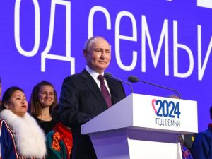 Владимир Путин дал старт Году семьи в стране