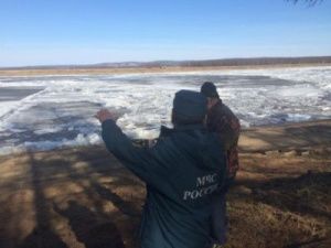 Ледоход на Лене проходит близ поселка Пеледуй