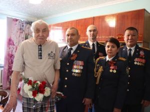 УФСИН Якутии поздравил ветерана ВОВ с Днем Победы