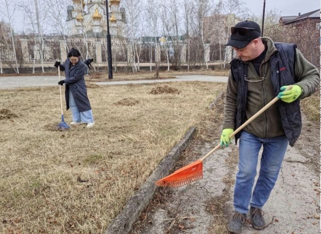 Общественники Якутска провели субботник в Старом городе