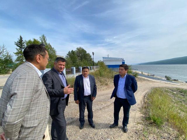 Поручено обеспечить строительство дебаркадеров для речного транспорта на протяжении реки Лена