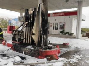 В Якутске потушён пожар на АЗС, повреждены бензоколонка и мотороллер