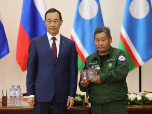 Айсен Николаев вручил государственные награды работникам лесной охраны Якутии