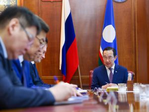 Айсен Николаев провел планерное совещание с членами Правительства Якутии