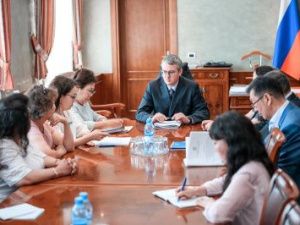 Владимир Солодов обсудил вопросы модернизации соцсферы с депутатами и представителями профсоюзов Якутии