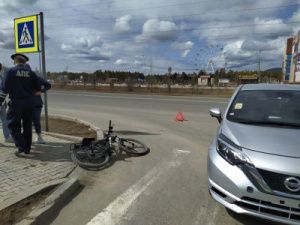 В Якутске водитель иномарки совершил наезд на велосипедистку